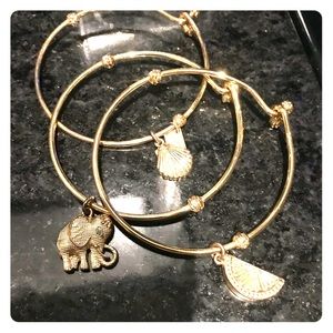 Super Cute Lilly Pulitzer Bangles set of three!